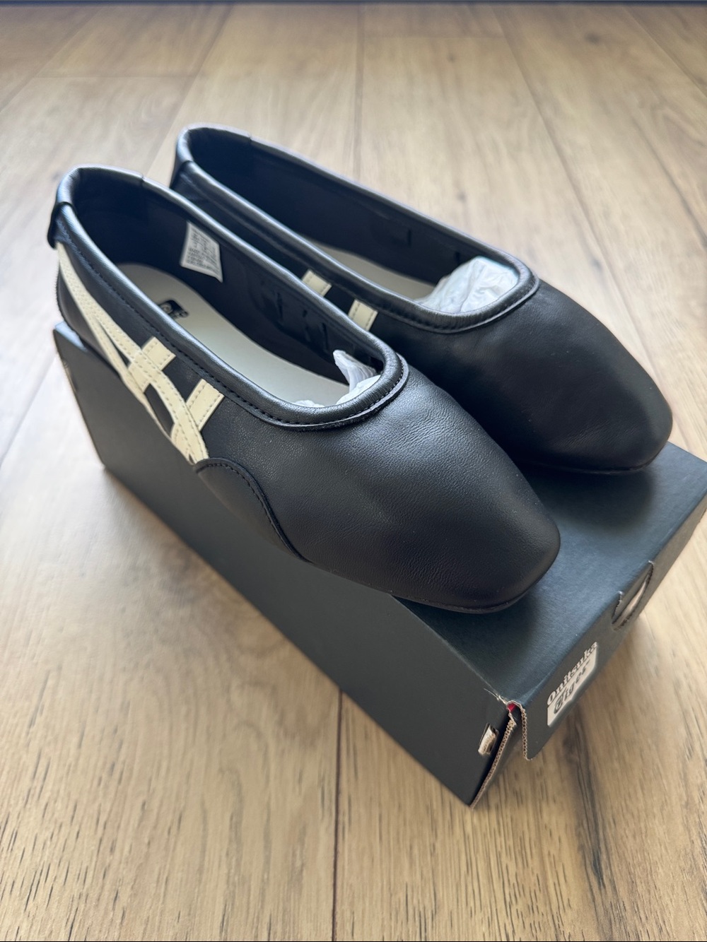 Onitsuka Tiger by Asics Gymnarina Black Cream Shoes Women’s 6 New with Box